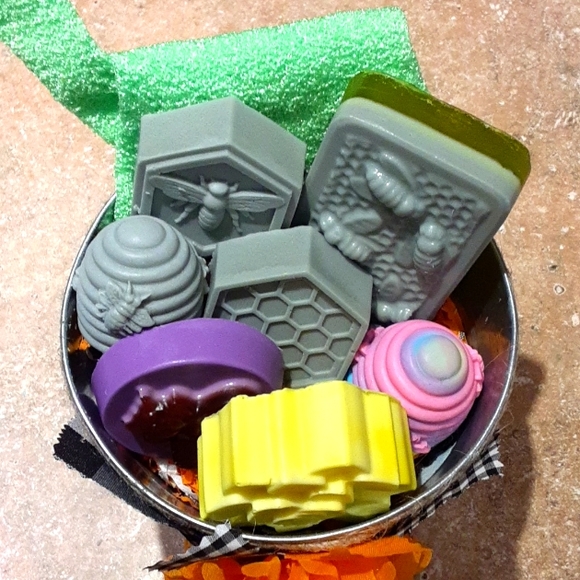 🔥Handcrafted Gift Basket in Upcycled Flower Pot - Picture 2 of 9